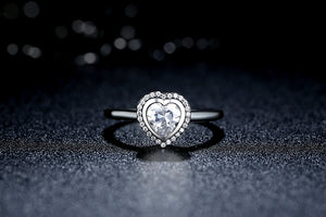 SPARKLING LOVE HEART ANESIDORA RING